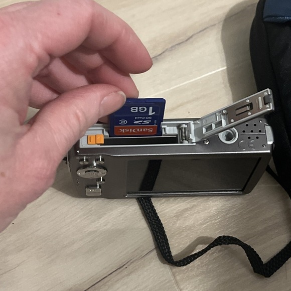 Polaroid T1031 Camera 10mp 3x Optical Zoom 5x Digital Zoom No Battery, Untested - Picture 9 of 11